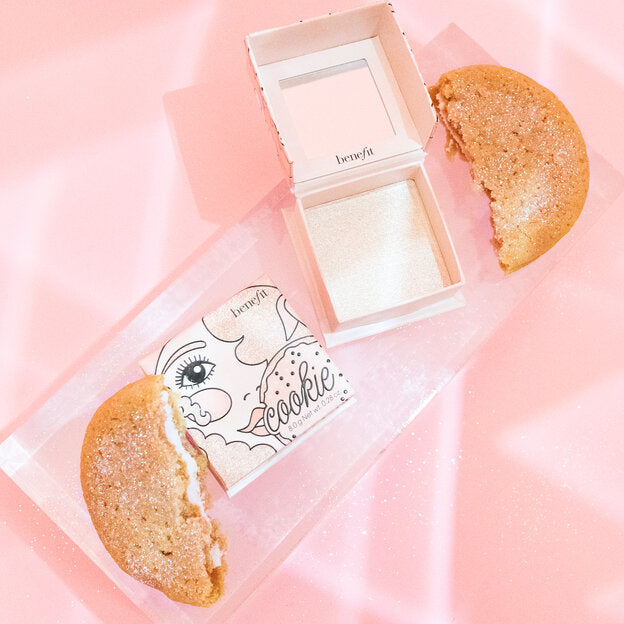Benefit Ladies Cookie Golden Pearl Highlighter full size