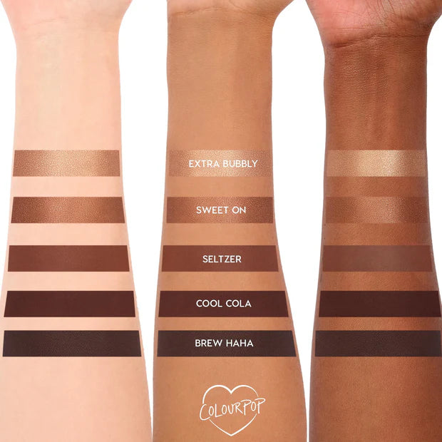 Cozy Neutrals
Neutral eyeshadow palette & gel liner kit